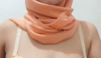 BUNDA LUSIE Hijab Ngocok Sotong