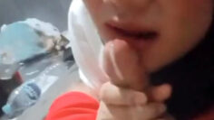 PACAR HIJAB MINTA Muncrat Di Mulut