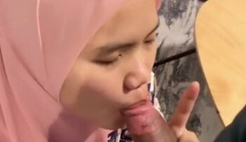 Disepong Pembantu Hijab Lanjut Ngewe