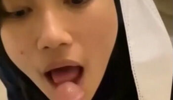 Hijab SPG Kebelet Nyepong Di Tangga