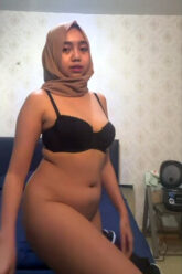 YUANITA Hijab Doyan Colmek