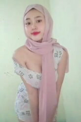 Gadis HIJAB Manis Ketagihan Omek