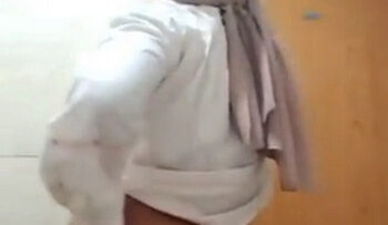 JILBAB Muka Gemesin Bogel Di Toilet Umum.jpg