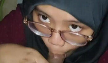 Disepong Kakak Hijab Sampai Crot Banyak.jpg