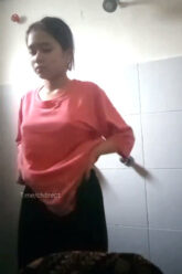 Hasil SPY CAM Gadis Pelajar Mandi.jpg