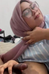 TANTE VERA Hijab SUka Nyepong Brondong.jpg