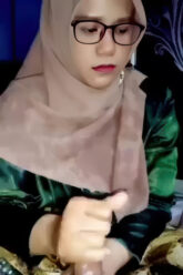 TANTE Hijab Ngocokin Ponakan Sampai Crot.jpg