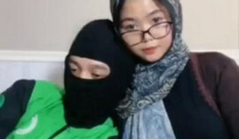 KAKAK Hijab Layani Ojol.jpg