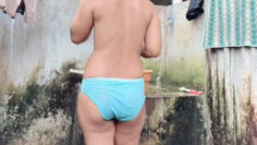 HRSTY Live Mandi Semi Outdoor Sambil Ngocok.jpg